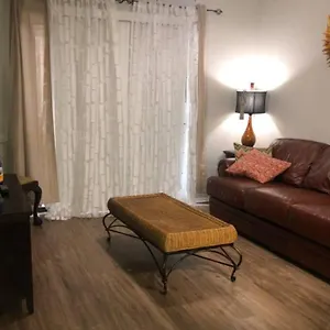 Lovely 1-bedroom Space With Free Parking Apartment